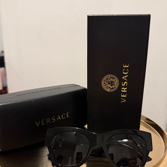 Versace Sunglasses with Black Frame and Gold Details - Picture 6 of 7